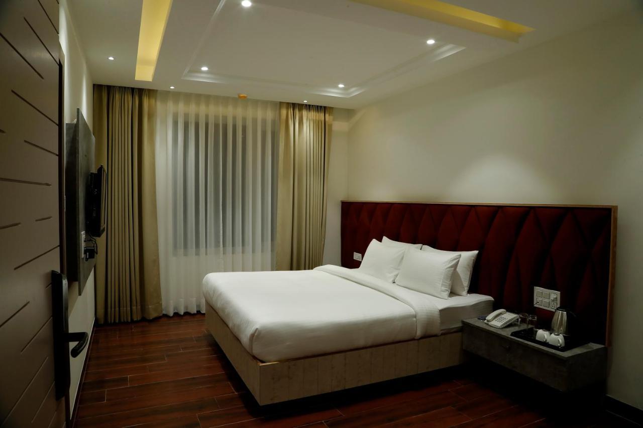 Dayal Hotel Una (Himachal Pradesh) Buitenkant foto